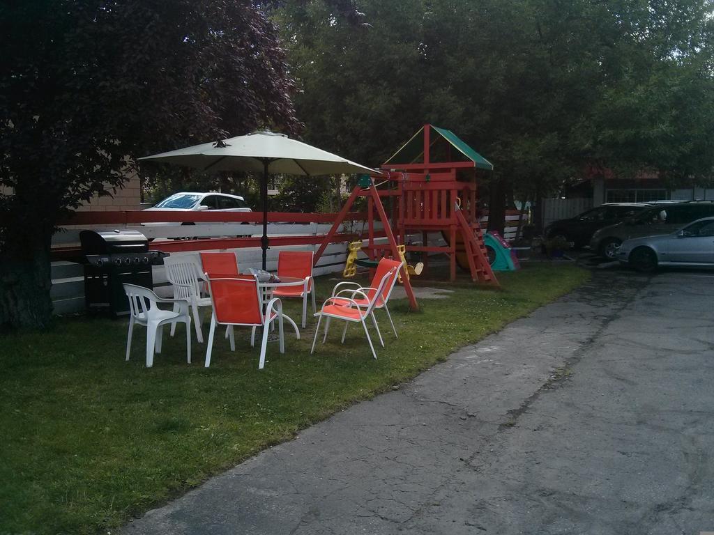 פנטיקטון Holiday House Motel מראה חיצוני תמונה