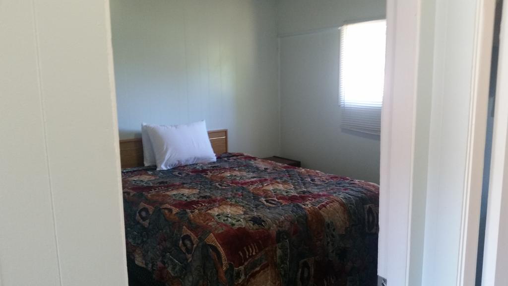 פנטיקטון Holiday House Motel מראה חיצוני תמונה