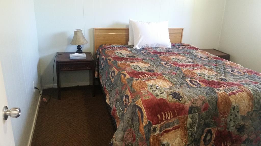 פנטיקטון Holiday House Motel מראה חיצוני תמונה