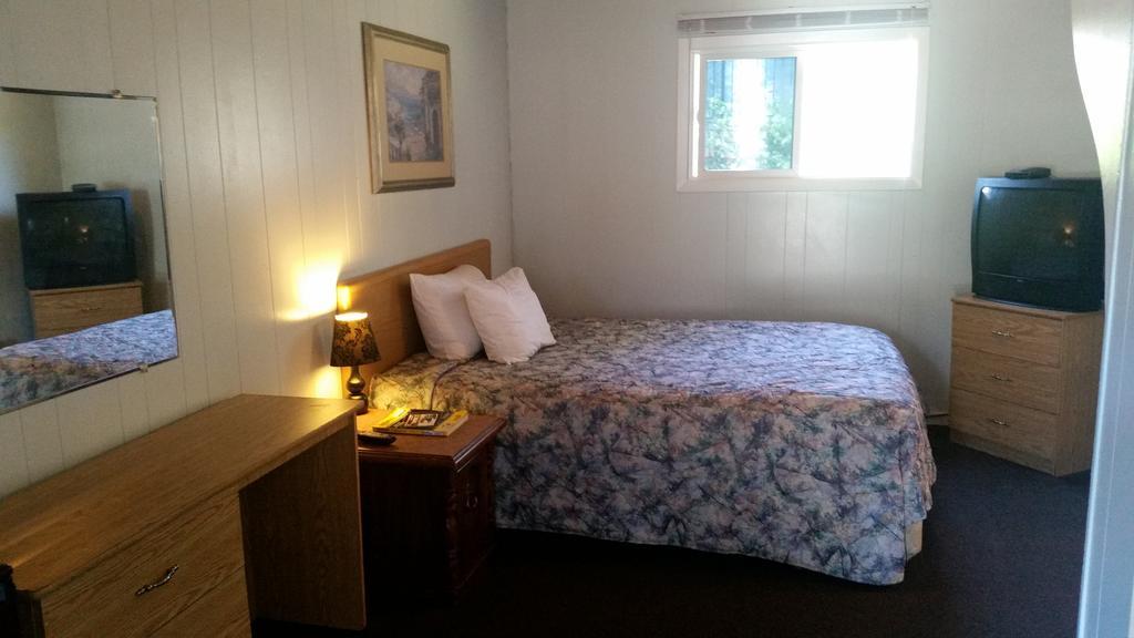 פנטיקטון Holiday House Motel מראה חיצוני תמונה
