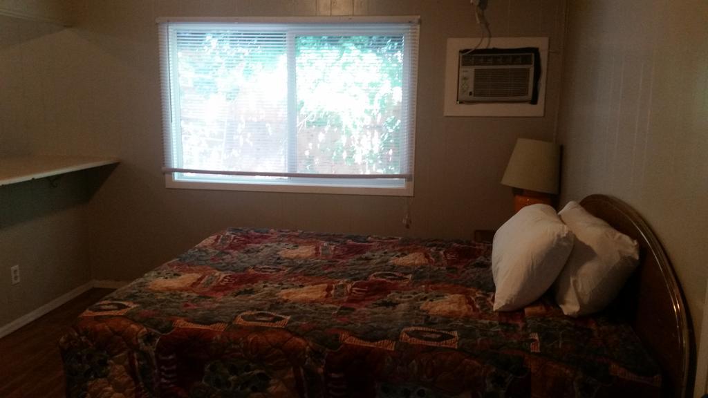 פנטיקטון Holiday House Motel מראה חיצוני תמונה