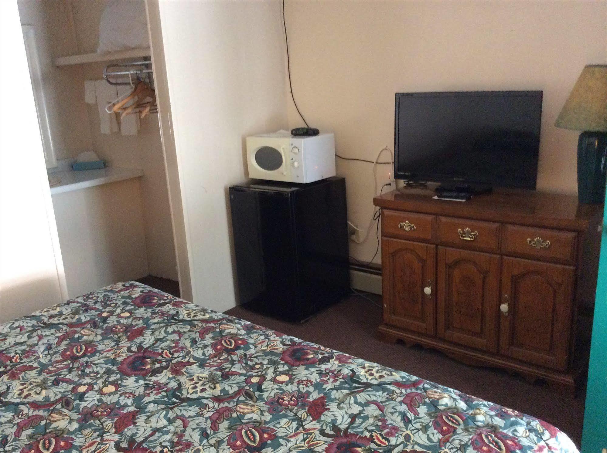 פנטיקטון Holiday House Motel מראה חיצוני תמונה