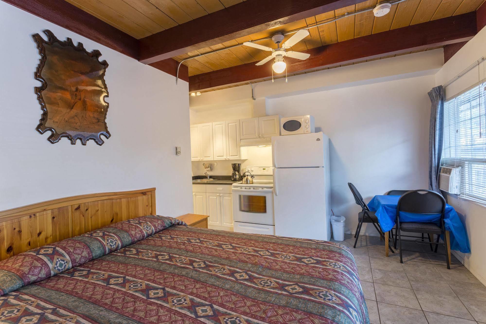 פנטיקטון Holiday House Motel מראה חיצוני תמונה