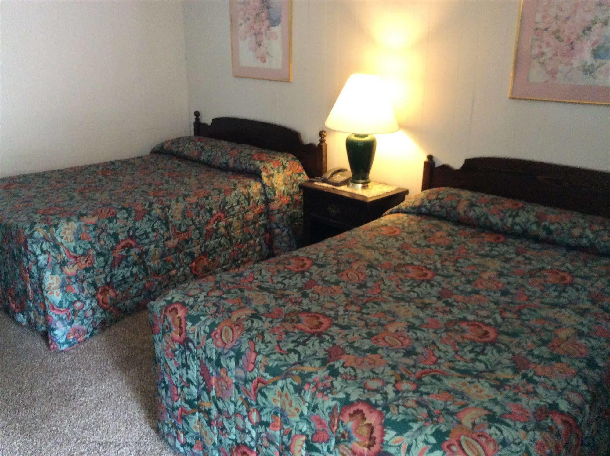 פנטיקטון Holiday House Motel מראה חיצוני תמונה