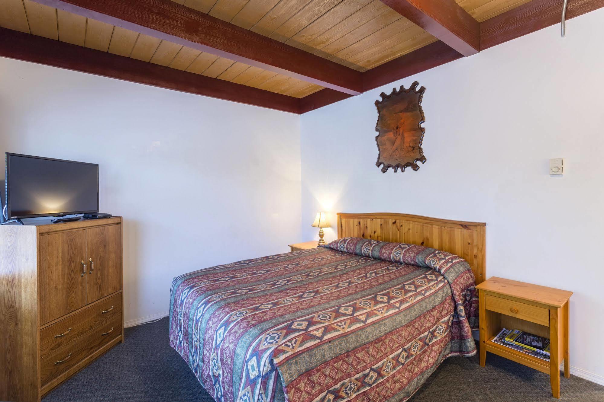 פנטיקטון Holiday House Motel מראה חיצוני תמונה